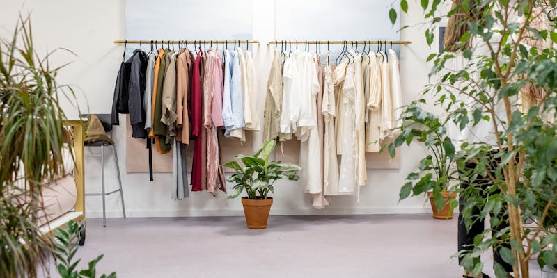 Мегамаркет снизил комиссии в категории fashion
